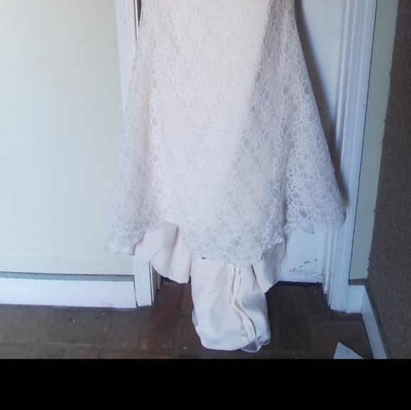 Mermaid Style Wedding Dress - Picture 9 of 9